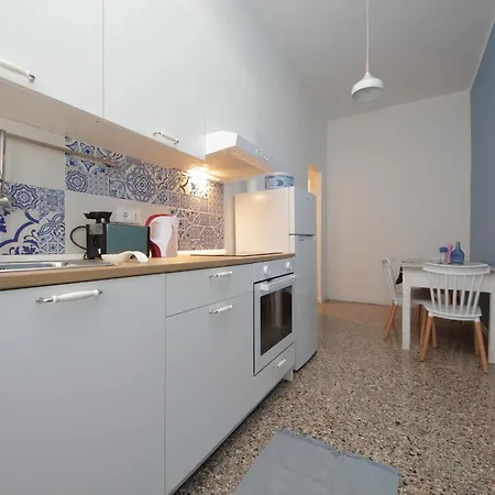 Ych-vintage Flat Near San Giovanni * Rome