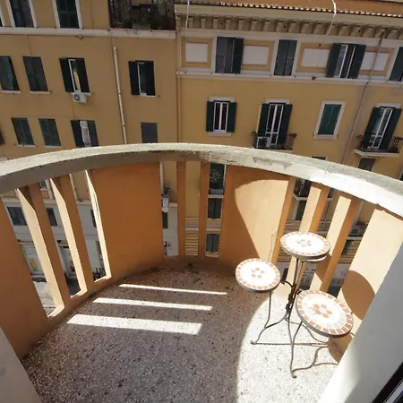 Ych-vintage Flat Near San Giovanni Apartment