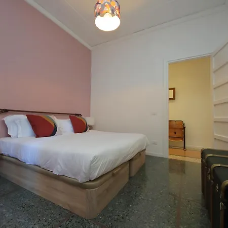Ych-vintage Flat Near San Giovanni *
